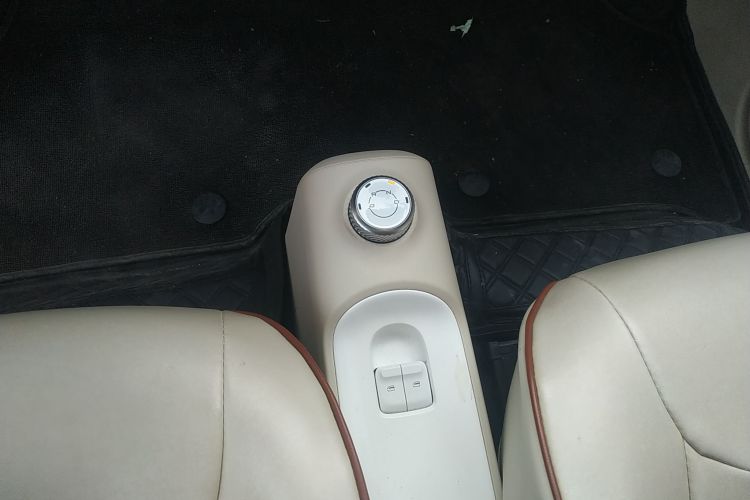 五菱汽车 宏光MINIEV 2024款 第三代 215km 进阶版中控内饰18