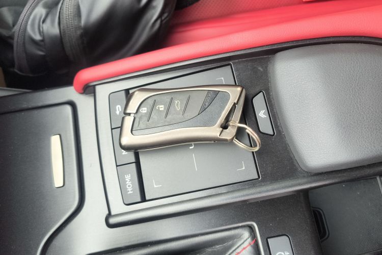 雷克萨斯ES 2020款 260 F SPORT中控内饰7001