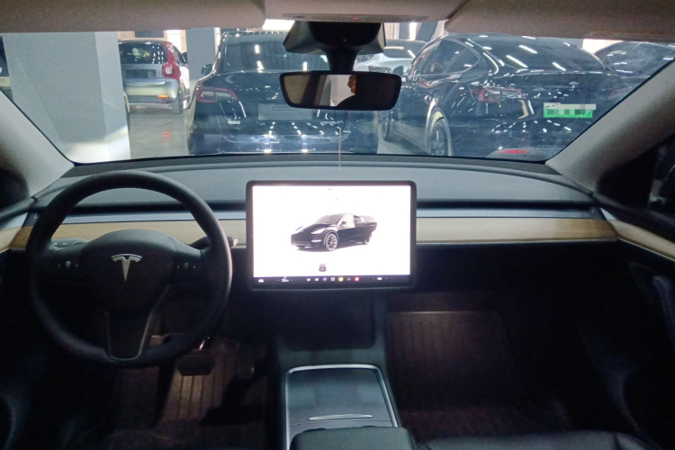 特斯拉 Model Y 2022款 后轮驱动版中控内饰7002
