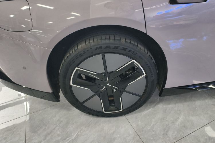 小鹏P7 2025款 702 长续航 Ultra车身外观6008