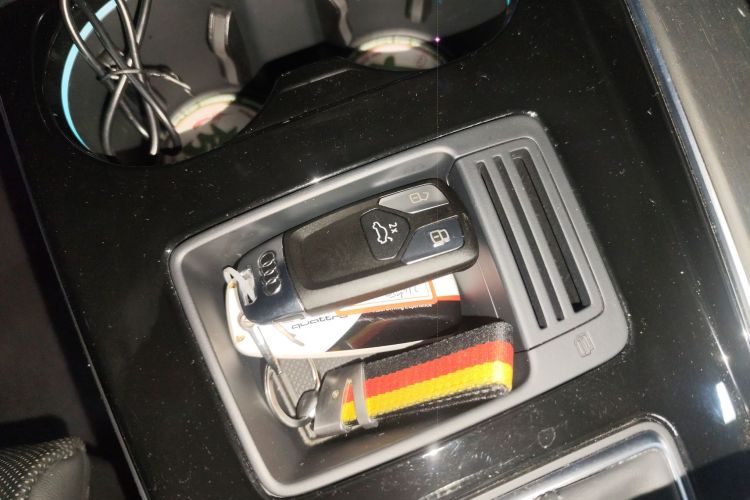 奥迪A4L 2024款 40 TFSI 豪华动感型中控内饰7001