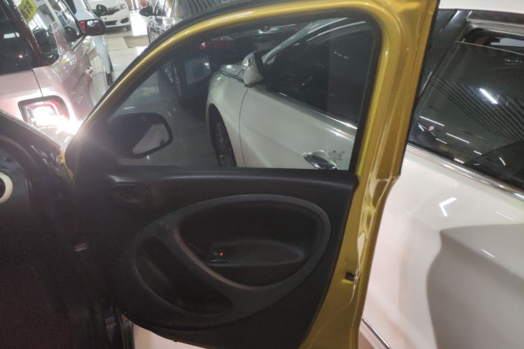 smart forfour 2016款 1.0L 52千瓦灵动版中控内饰7005