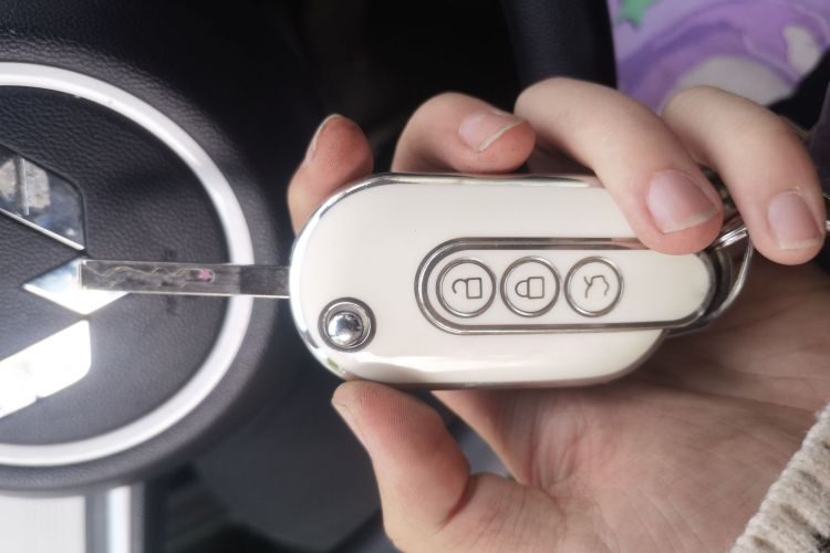 五菱汽车 宏光MINIEV 2024款 第三代 215km 进阶版中控内饰7001