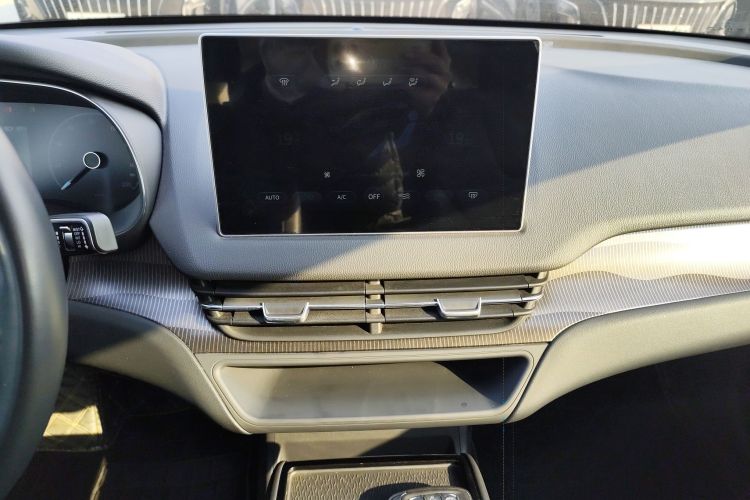 红旗E-QM5 2022款 431km 充电乐享版局部细节16