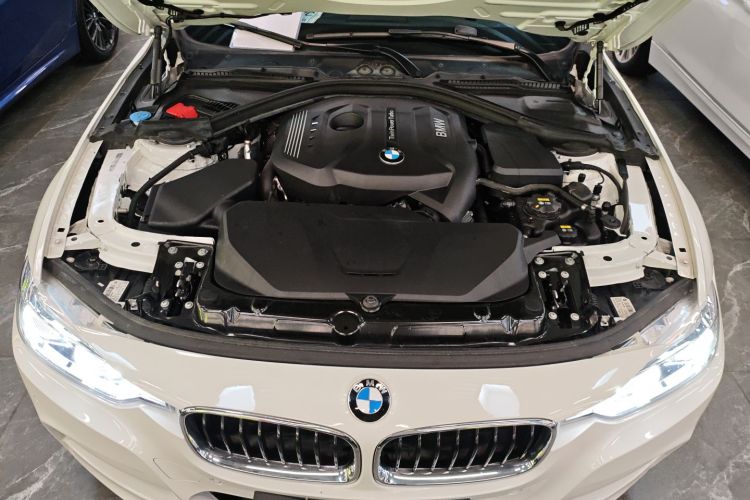 宝马3系 2019款 320Li M运动套装机舱底盘24