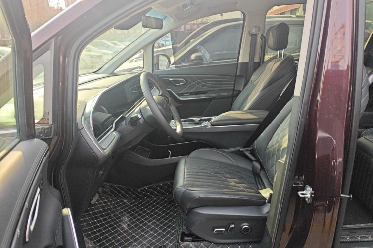 上汽大通MAXUS 大通G90 2022款 2.0T 星云七座版中控内饰19