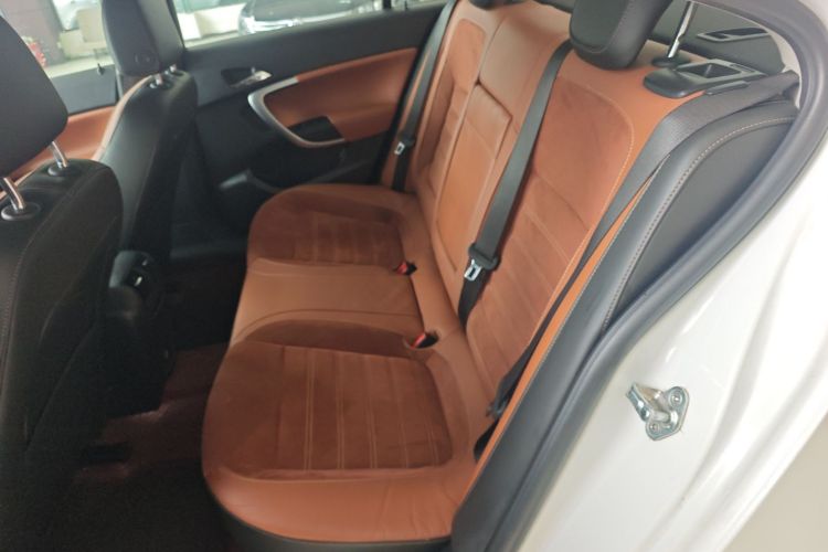 别克 君威 2015款 1.6T 精英技术型中控内饰21