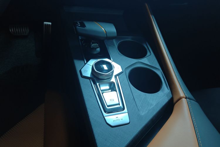 长安UNI-V 2023款 1.5T 运动版中控内饰18