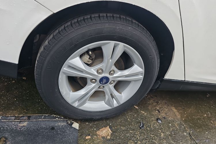 福特 福克斯 2018款 三厢经典 1.6L 自动舒适型智行版车身外观6008