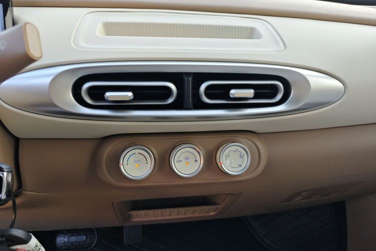 五菱汽车 宏光MINIEV 2025款 四门版 进阶款中控内饰16