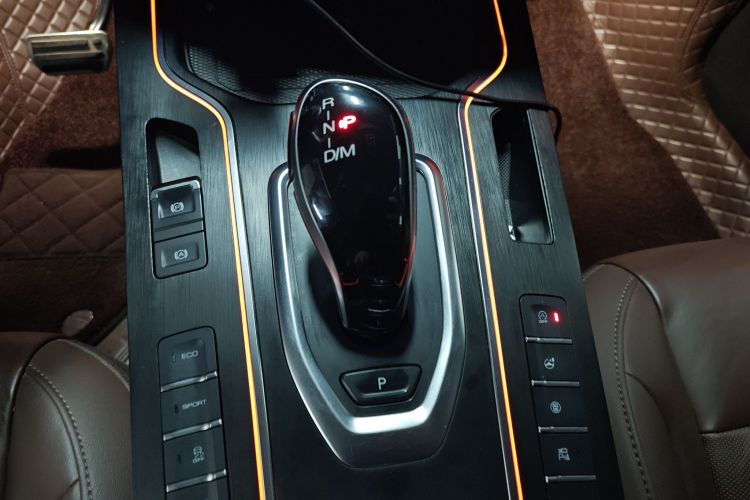 魏牌 VV7 2019款 升级款 2.0T 旗舰型 国VI中控内饰18