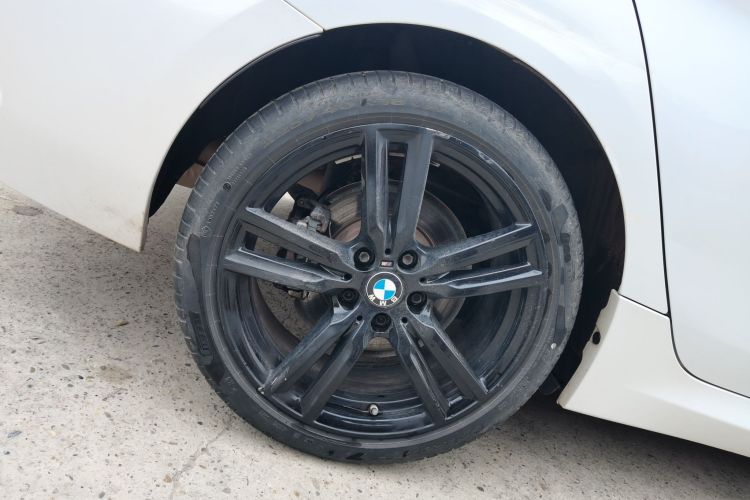 宝马1系 2021款 改款 125i M运动曜夜版车身外观6008