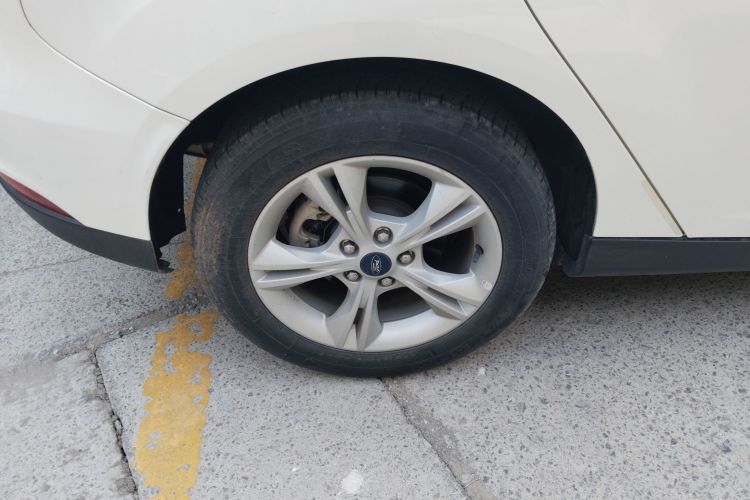 福特 福克斯 2018款 两厢经典 1.6L 自动舒适型智行版车身外观56