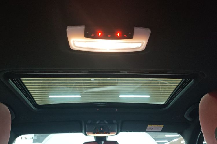 宝马3系 2019款 320i M运动曜夜版中控内饰22