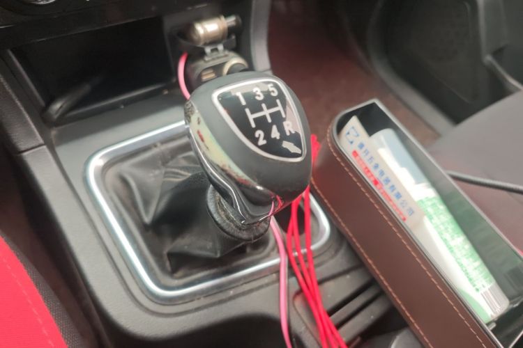 北汽威旺M50F 2017款 1.5L 标准型中控内饰18