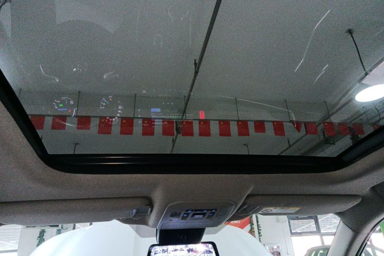 丰田 汉兰达 2022款 双擎 2.5L 四驱尊贵版 7座中控内饰22