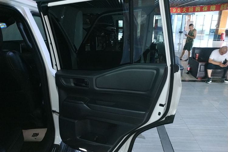 丰田 普拉多 2025款 2.4T 穿越BX版 5座中控内饰45