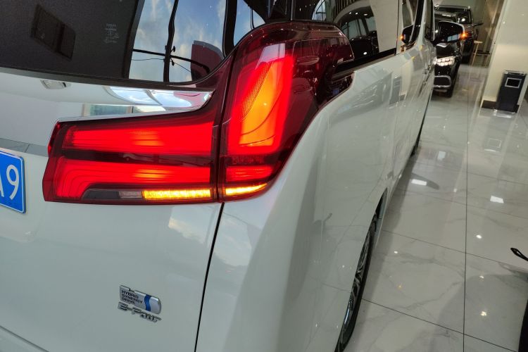 丰田 埃尔法 2021款 双擎 2.5L 尊贵版车身外观9