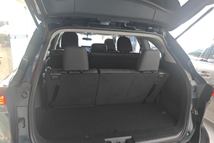 丰田 汉兰达 2022款 双擎 2.5L 四驱精英版 7座局部细节23