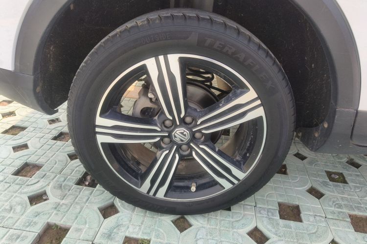 名爵ZS 2020款 全球百万畅销款 1.5L 手动65寸巨幕天窗版车身外观6008