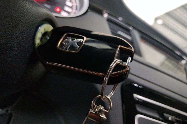 标致508 2012款 2.0L 自动智享版中控内饰11