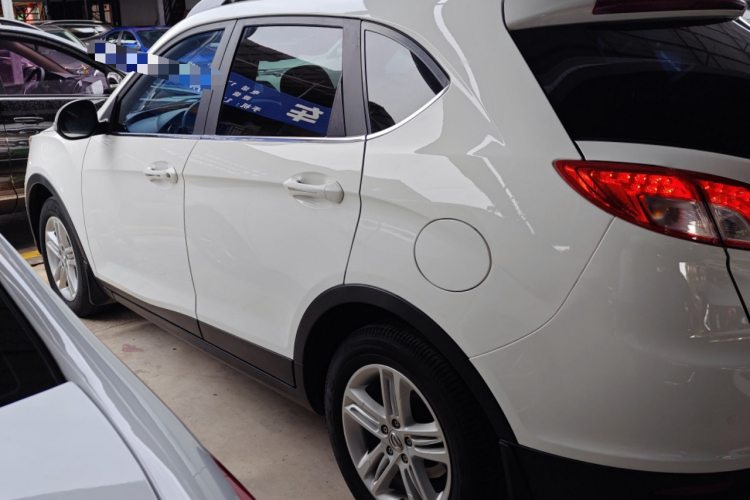 广汽传祺 传祺GS5 2014款 2.0L 自动两驱超享版车身外观6003