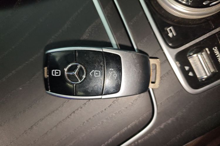 奔驰E级 2018款 改款 E 300 L 运动豪华型中控内饰11