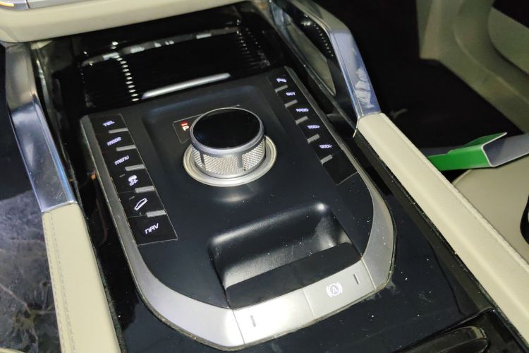 众泰T700 2017款 1.8T 双离合尊贵型中控内饰18