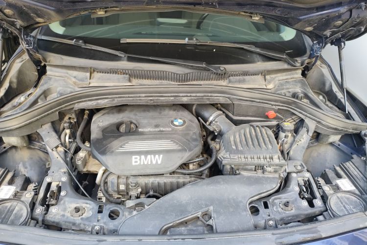 宝马2系旅行车 2016款 218i 领先型机舱底盘24