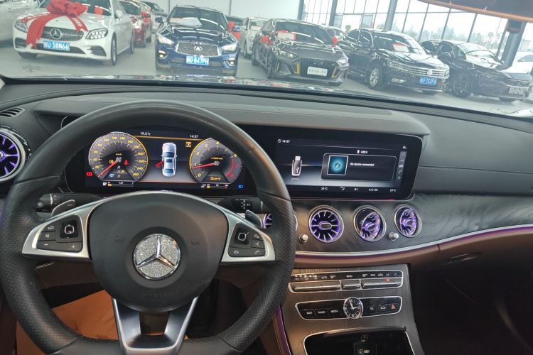 奔驰E级 2018款 E 200 L 运动型 4MATIC中控内饰18