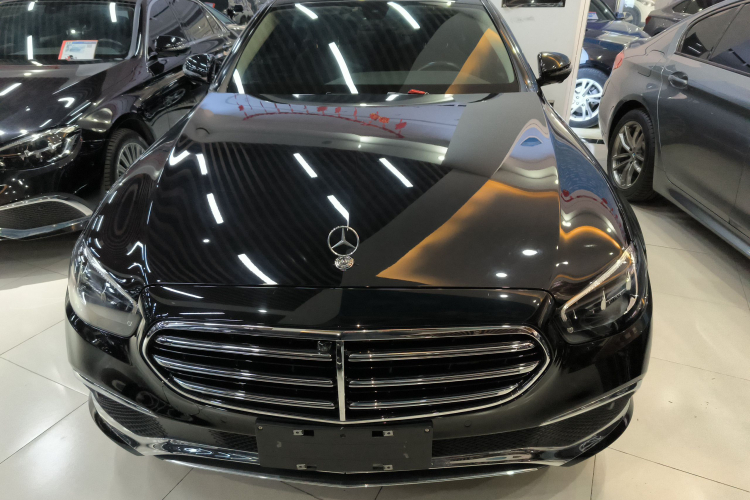 奔驰E级 2021款 改款 E 300 L 时尚型车身外观2