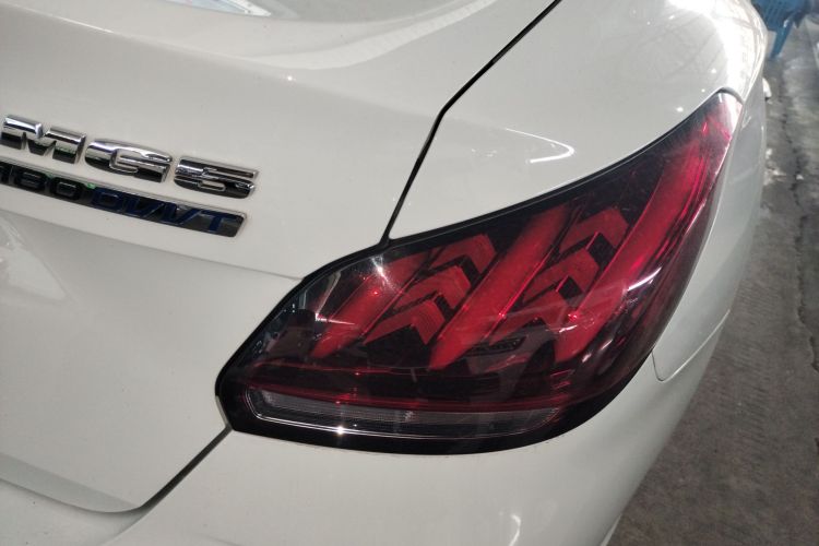 名爵 MG5 2021款 180DVVT CVT青春风尚版车身外观9