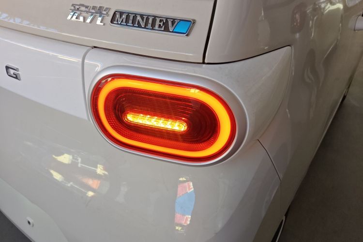 五菱汽车 宏光MINIEV 2024款 第三代 215km 青春版车身外观9