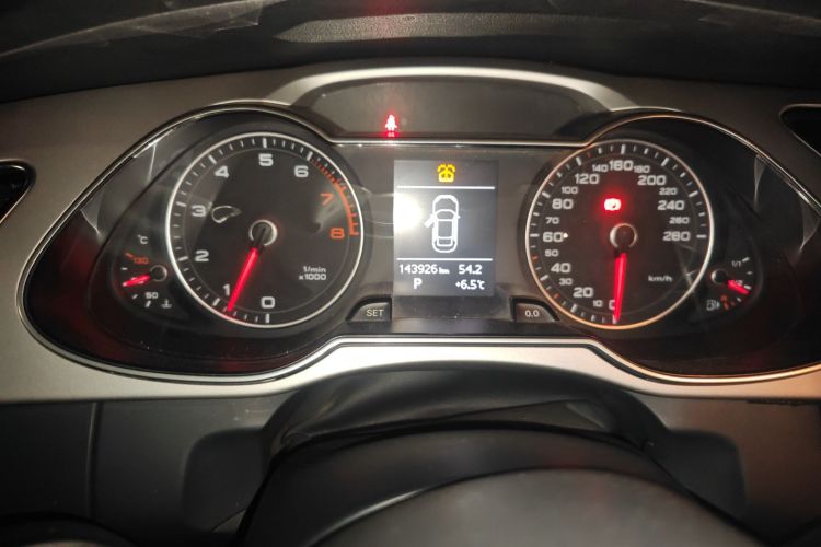 奥迪A4L 2015款 45 TFSI quattro个性运动型中控内饰15