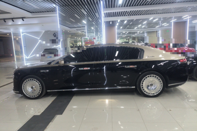 鸿蒙智行 尊界S800 2025款 增程 星耀尊享版 5座车身外观4