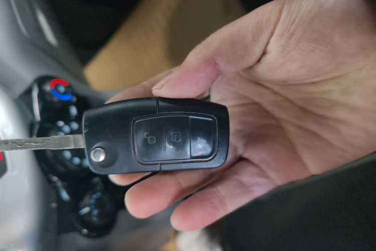 福特 翼搏 2013款 1.5L 自动风尚型中控内饰11