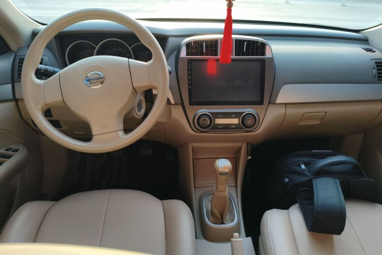 日产 轩逸 2018款 经典 1.6XE 手动舒适版中控内饰12