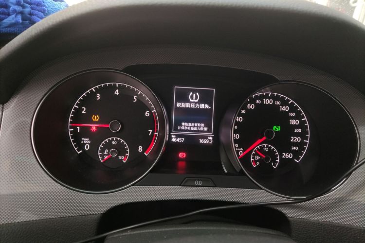 大众 高尔夫·嘉旅 2016款 230TSI 自动进取型中控内饰14