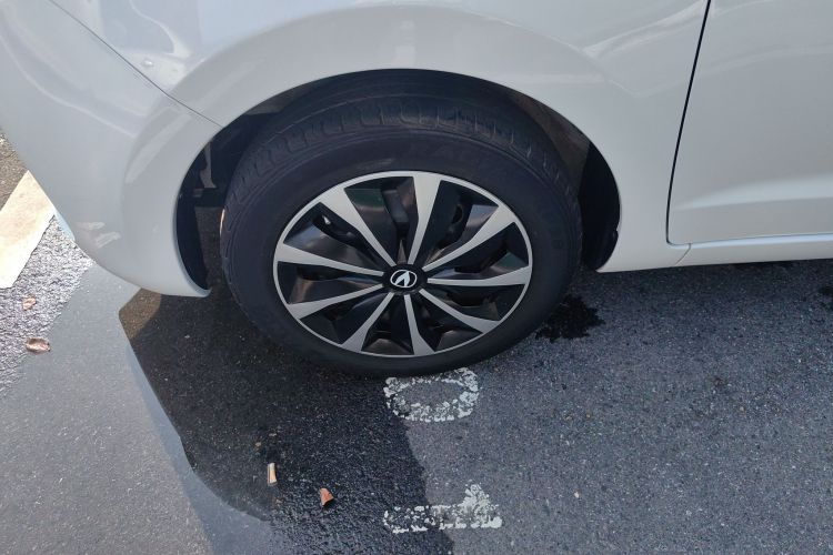 长安欧尚 奔奔E-Star 2021款 国民版 心悦版 磷酸铁锂（31.86kWh）车身外观6007