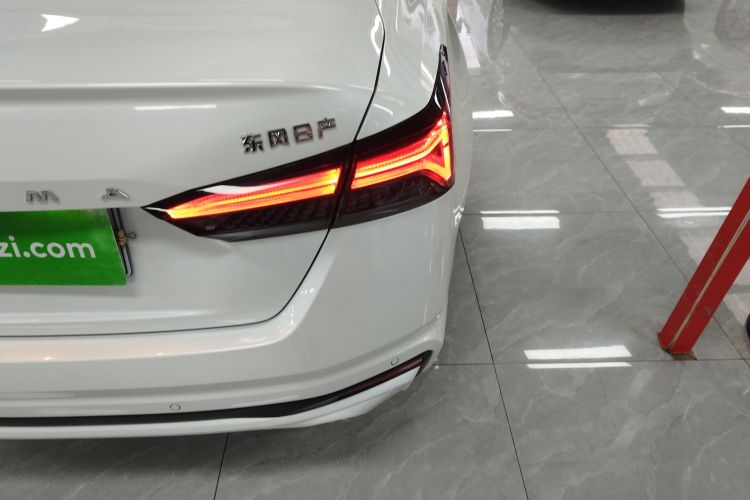 日产 天籁 2022款 2.0L XL-TLS 悦享版车身外观9