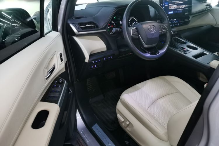 丰田 格瑞维亚 2022款 2.5L混动 尊爵版中控内饰7003