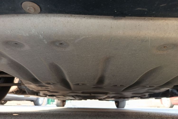 宝马3系 2013款 316i 进取型局部细节9008