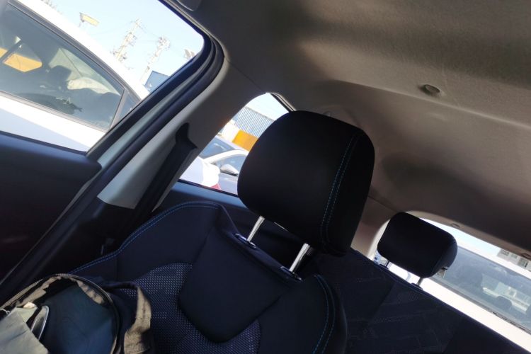 江铃集团新能源 易至EV3 2022款 小雷达悦跑型中控内饰22