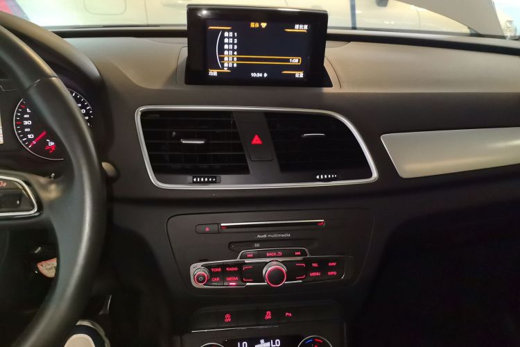 奥迪Q3 2018款 30周年年型 30 TFSI 时尚型局部细节16