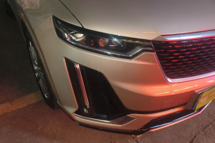 凯迪拉克XT6 2022款 2.0T 七座四驱豪华型车身外观8