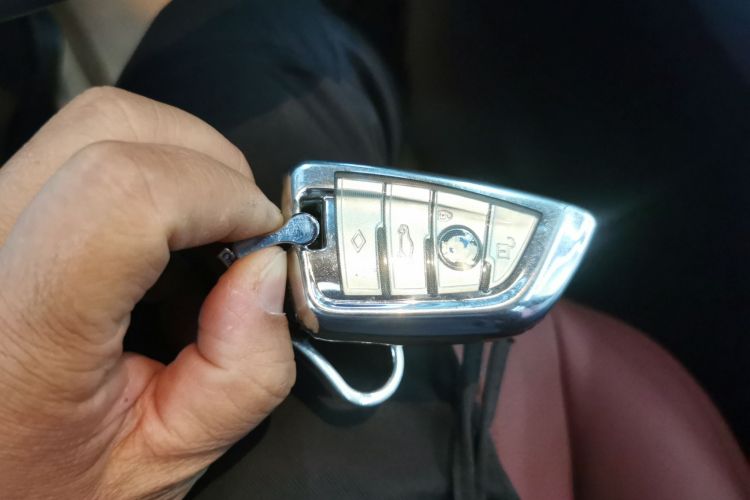 宝马5系 2020款 530Li 领先型 M运动套装中控内饰11