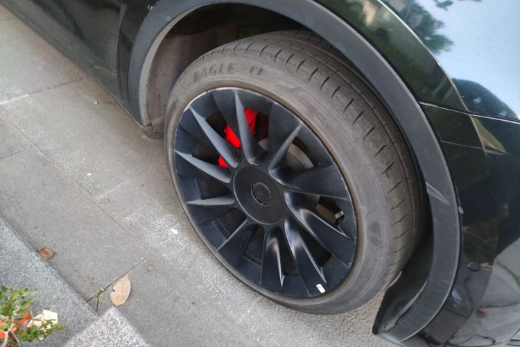 特斯拉 Model Y 2021款 标准续航后驱版车身外观10