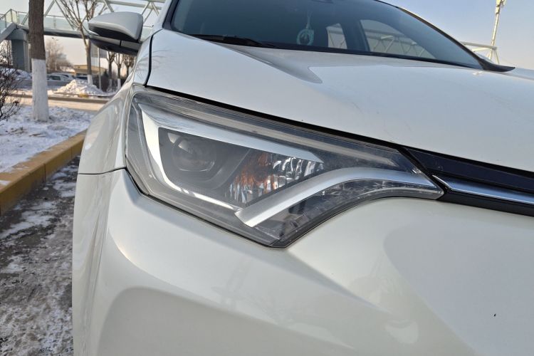 丰田 RAV4荣放 2018款 2.5L 自动四驱精英i版车身外观8