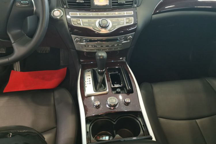 英菲尼迪Q70 2019款 Q70L 2.0T 精英版 PLUS中控内饰18