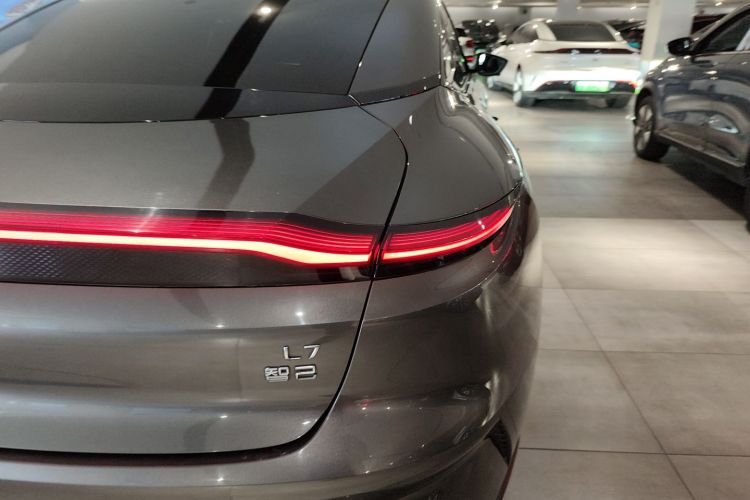 智己汽车 智己L7 2022款 Dynamic车身外观9